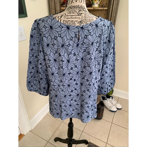 NWT Talbots FLORAL EYELET TOP - CHAMBRAY - Picture 4 of 11